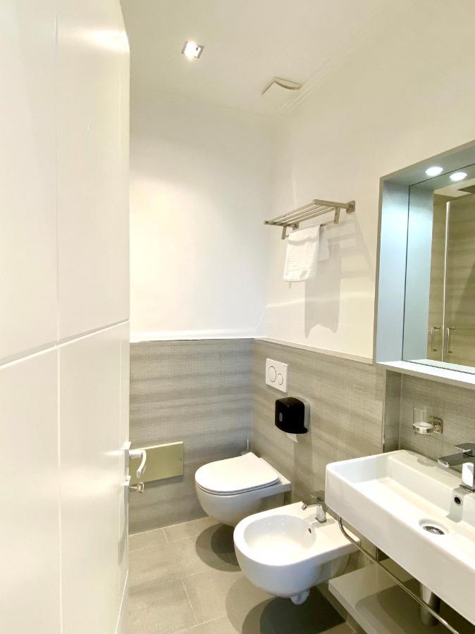 The One - Sun 'N Sea Rooms ลาสเปเซีย ภายนอก รูปภาพ
