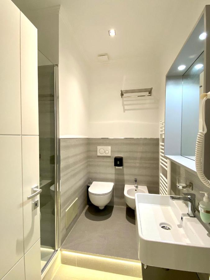 The One - Sun 'N Sea Rooms ลาสเปเซีย ภายนอก รูปภาพ